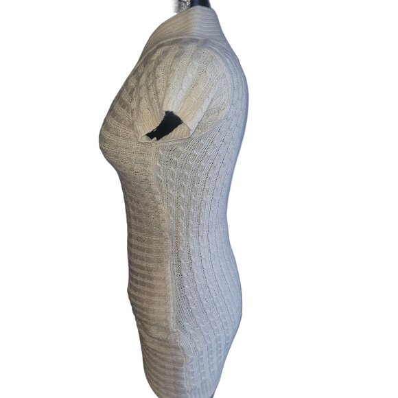 Guilty Off White Colored Knit Short Sleeve V Neck Top M - Picture 5 of 7